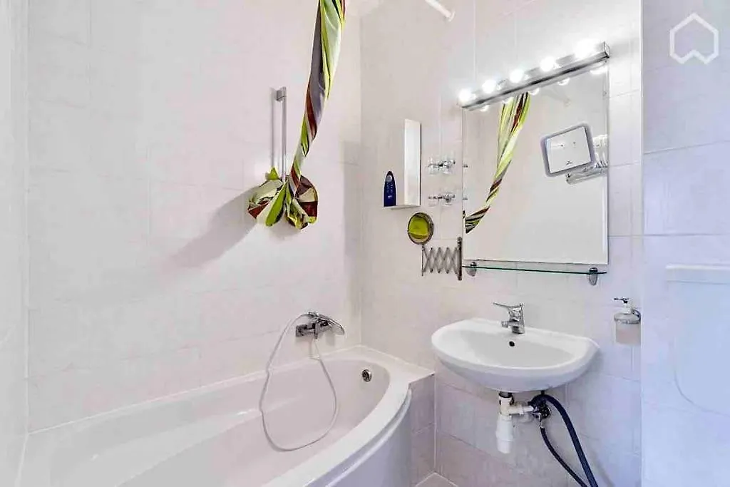 Modern & Bright Apartment +Parking @Kurfuerstendamm Berlin